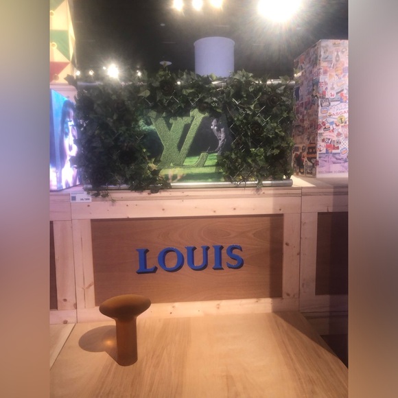 Louis Vuitton 200 Anniversary trunks exhibition canvas  tote + book Authentic - Picture 11 of 12